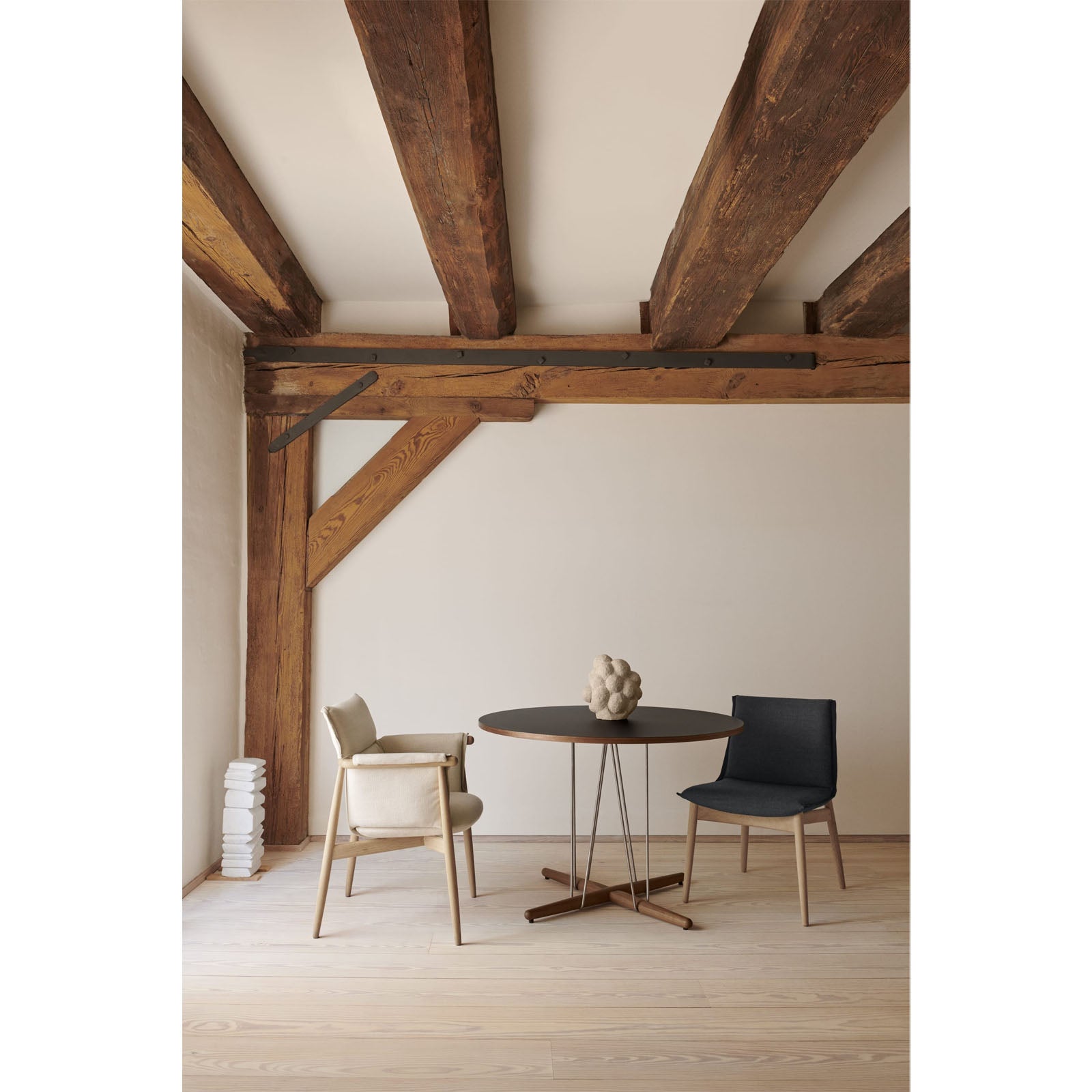 Carl Hansen & Son - E004 Embrace Chair - Dining Chair 