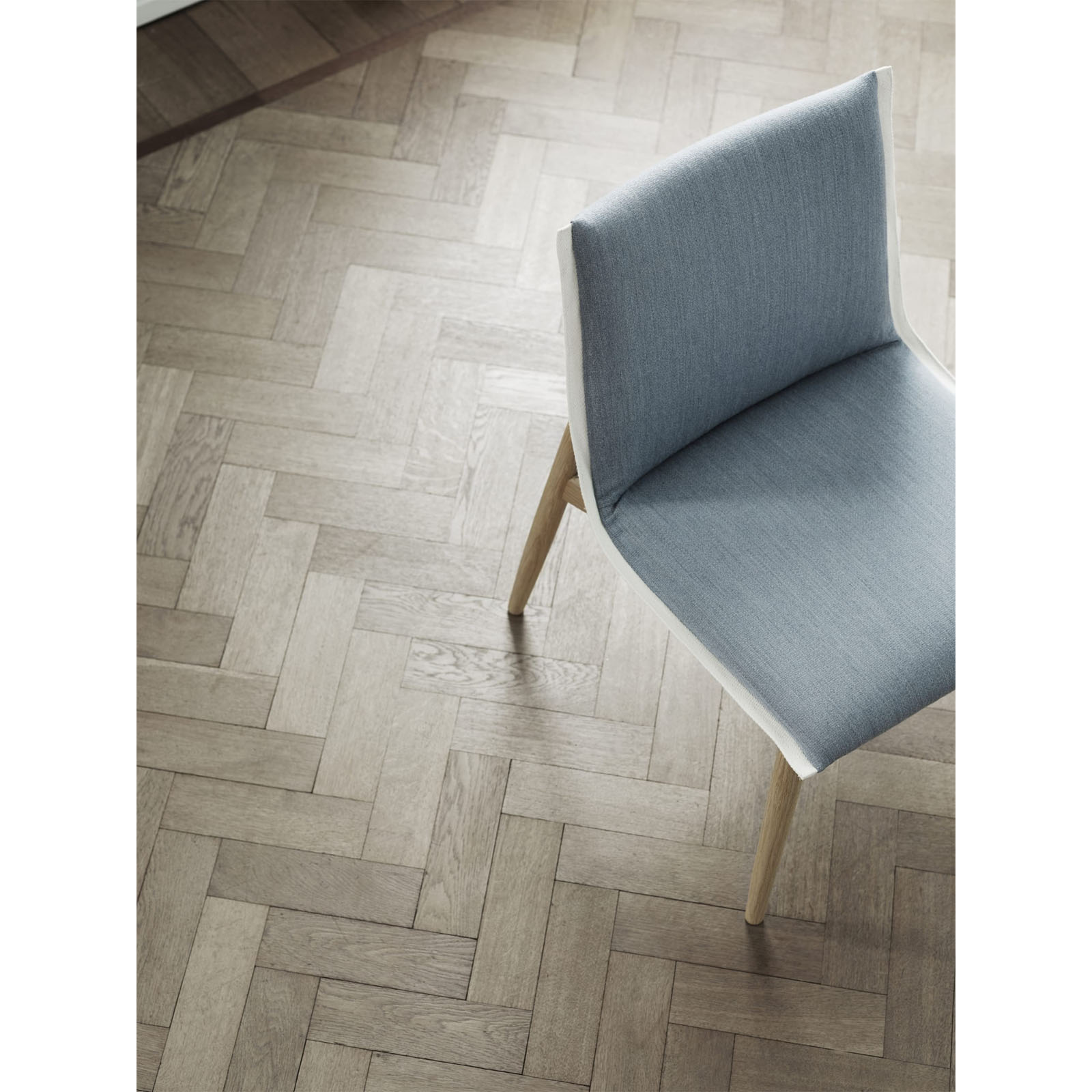 Carl Hansen & Son - E004 Embrace Chair - Dining Chair 