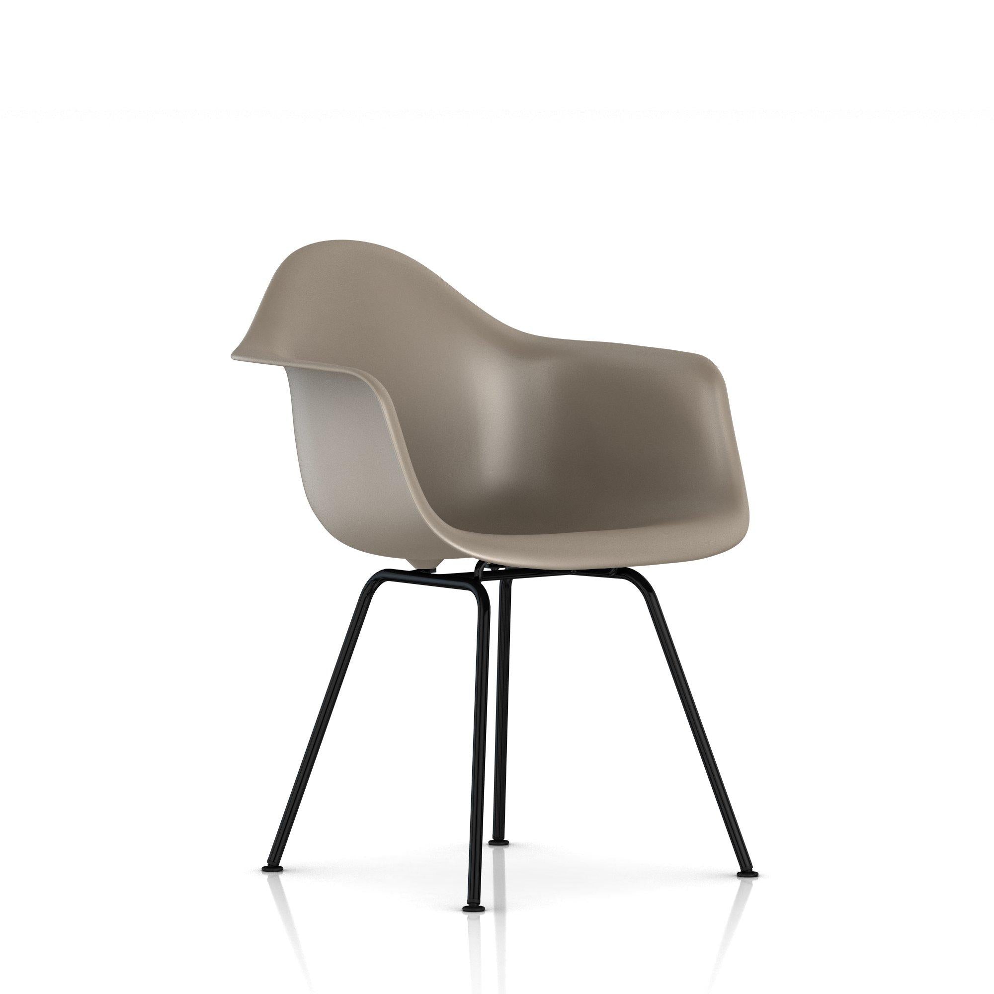 Herman Miller - Eames Molded Plastic Armchair 4-leg Base - Dining Chair 