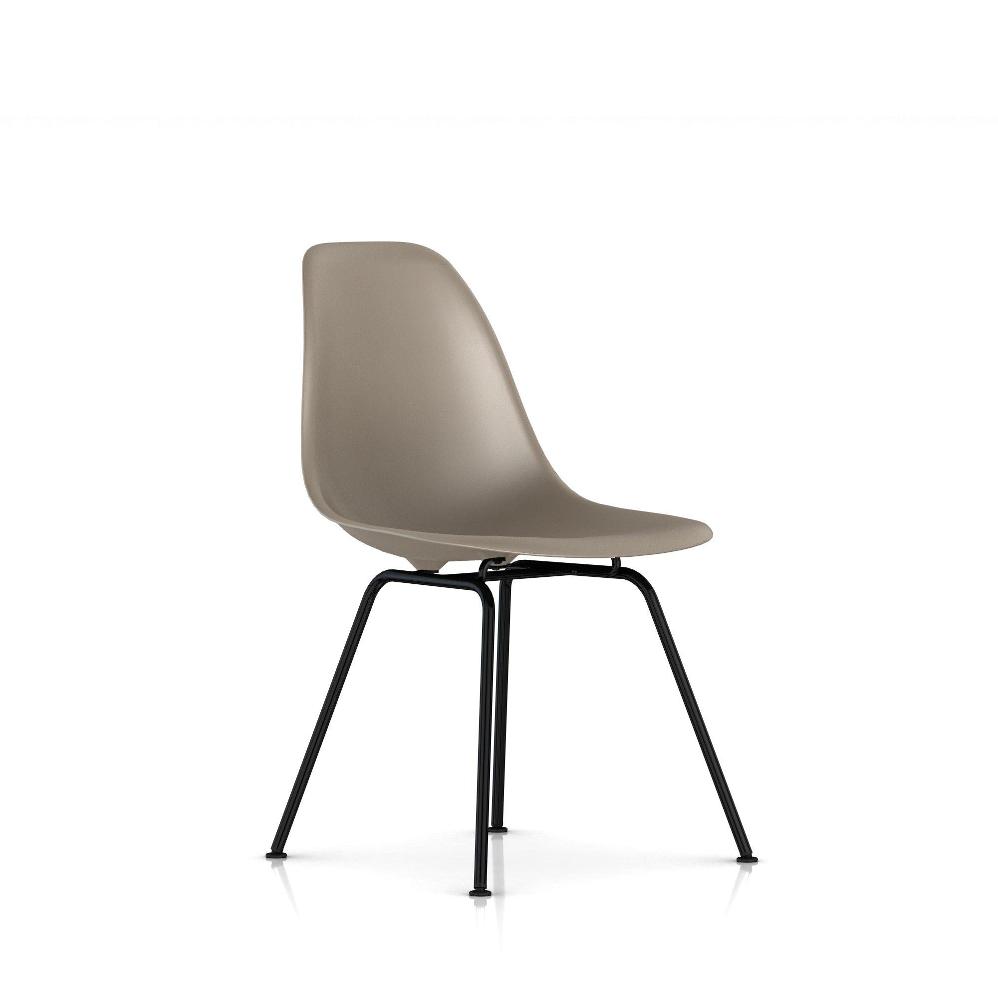 Herman Miller - Eames Molded Plastic Side Chair 4-leg Base - Dining Chair 