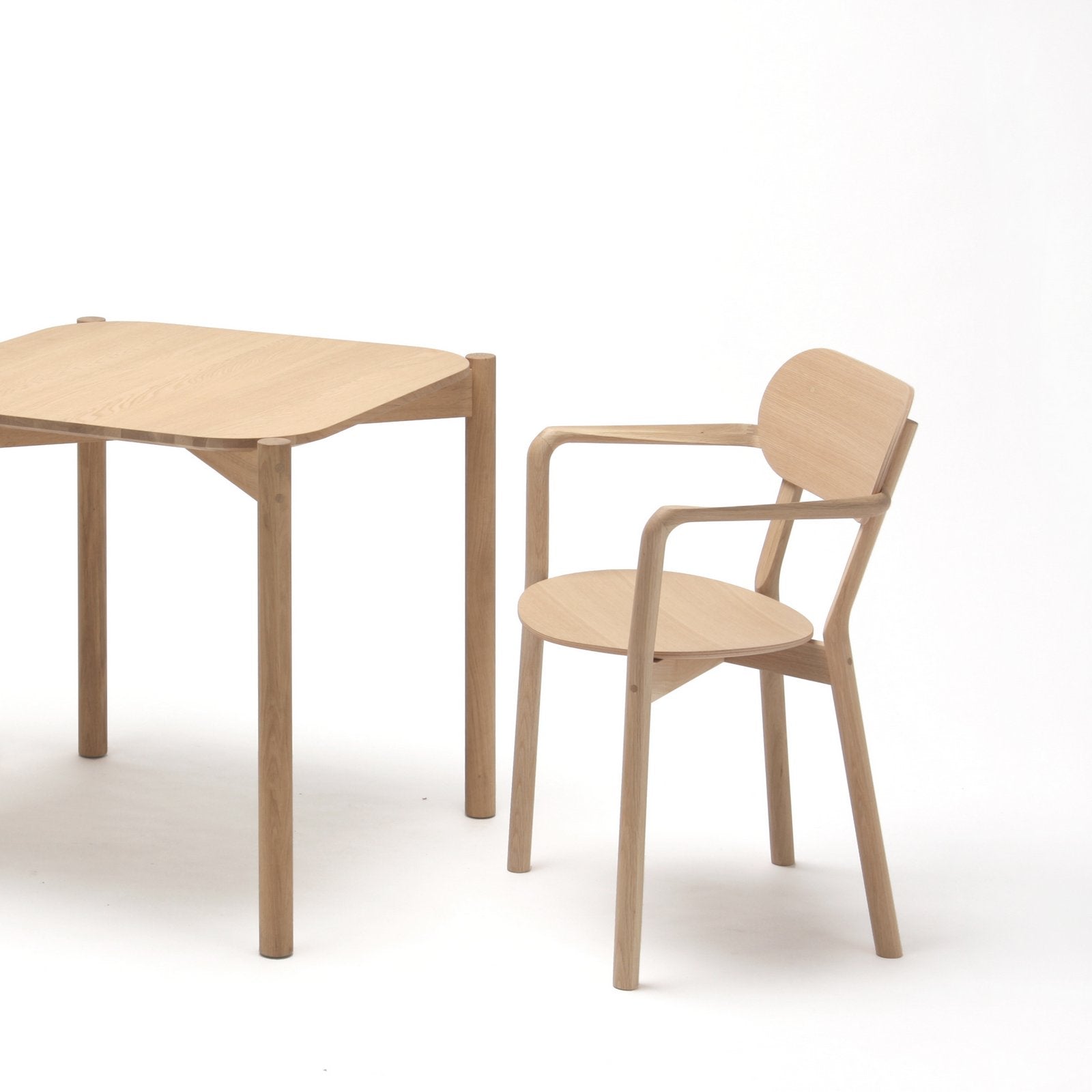 Karimoku New Standard - CASTOR ARM CHAIR oak - Dining Chair 