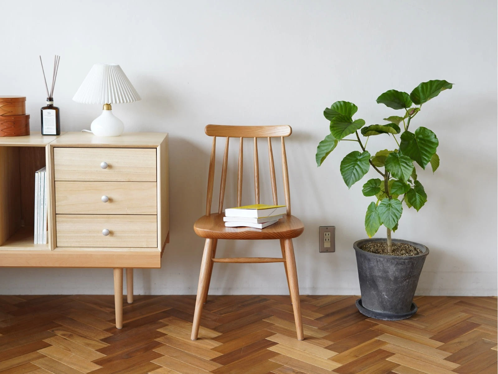 Nagano Interior - Friendly chair - Dining Chair 