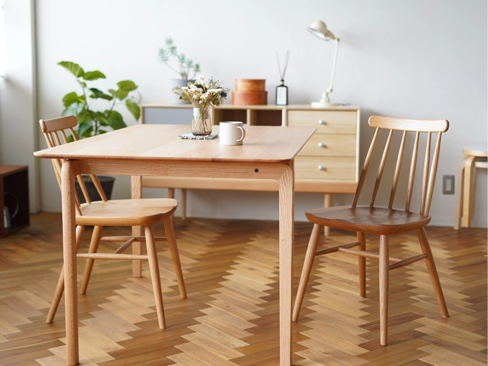 Nagano Interior - Friendly chair - Dining Chair 
